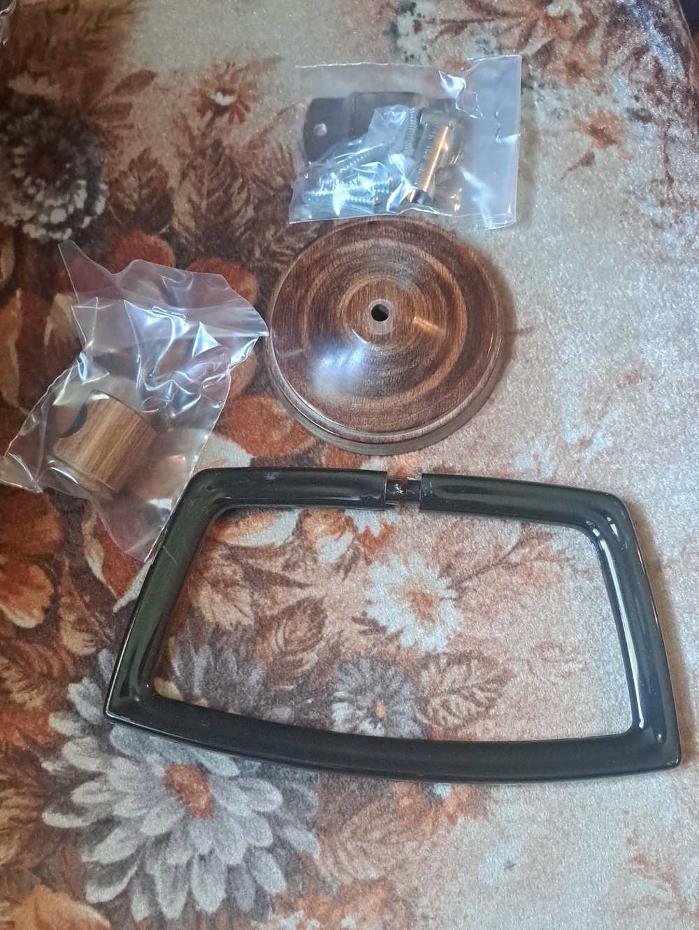 New In Box - Vintage EKCO Towel Ring